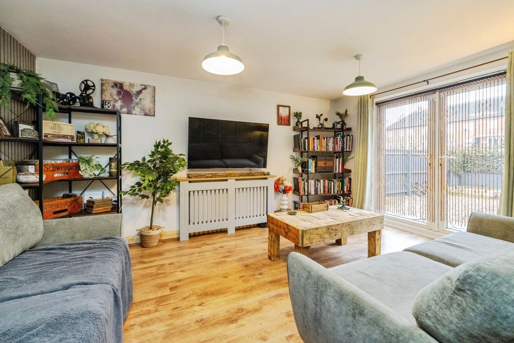 Property photo 3 of 11 Pbox-Img.Jpg