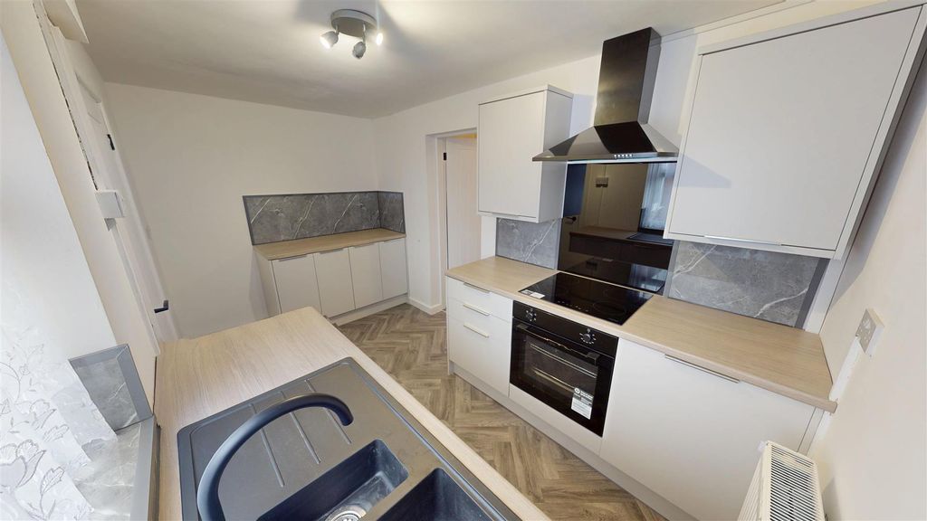 Property photo 3 of 18 Grafton Street Kitchen