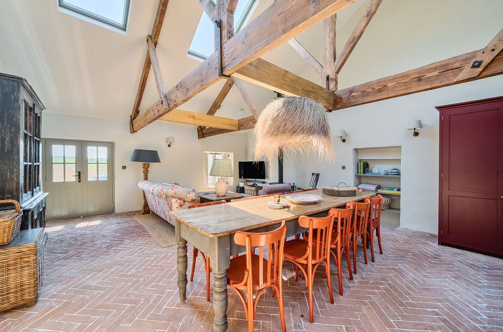 Property photo 3 of 59 1298221-43-682Df6...