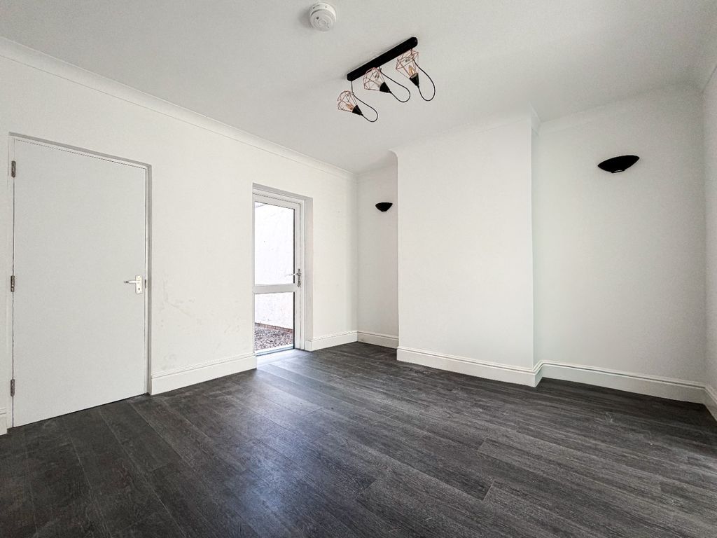 Property photo 3 of 17 4988693