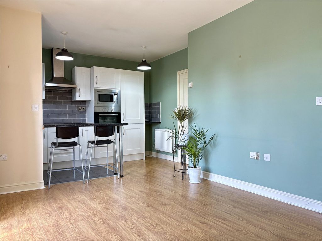 Property photo 3 of 12 Lounge