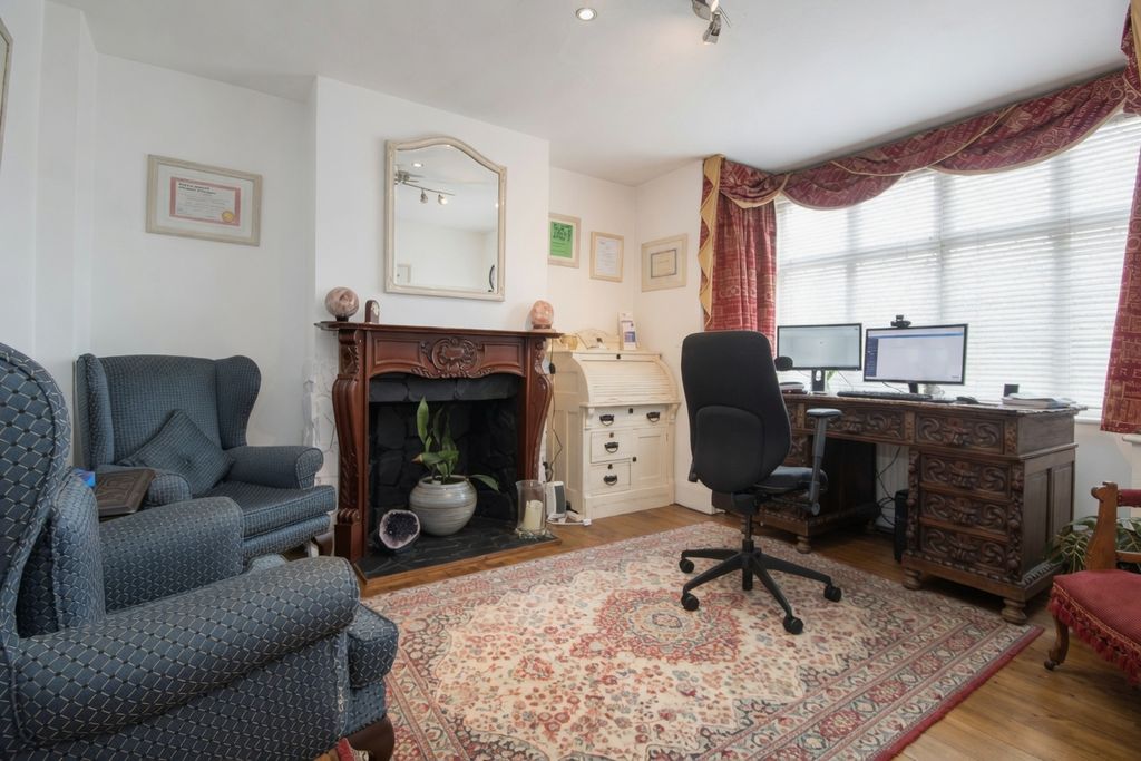 Property photo 3 of 14 A0Ej2