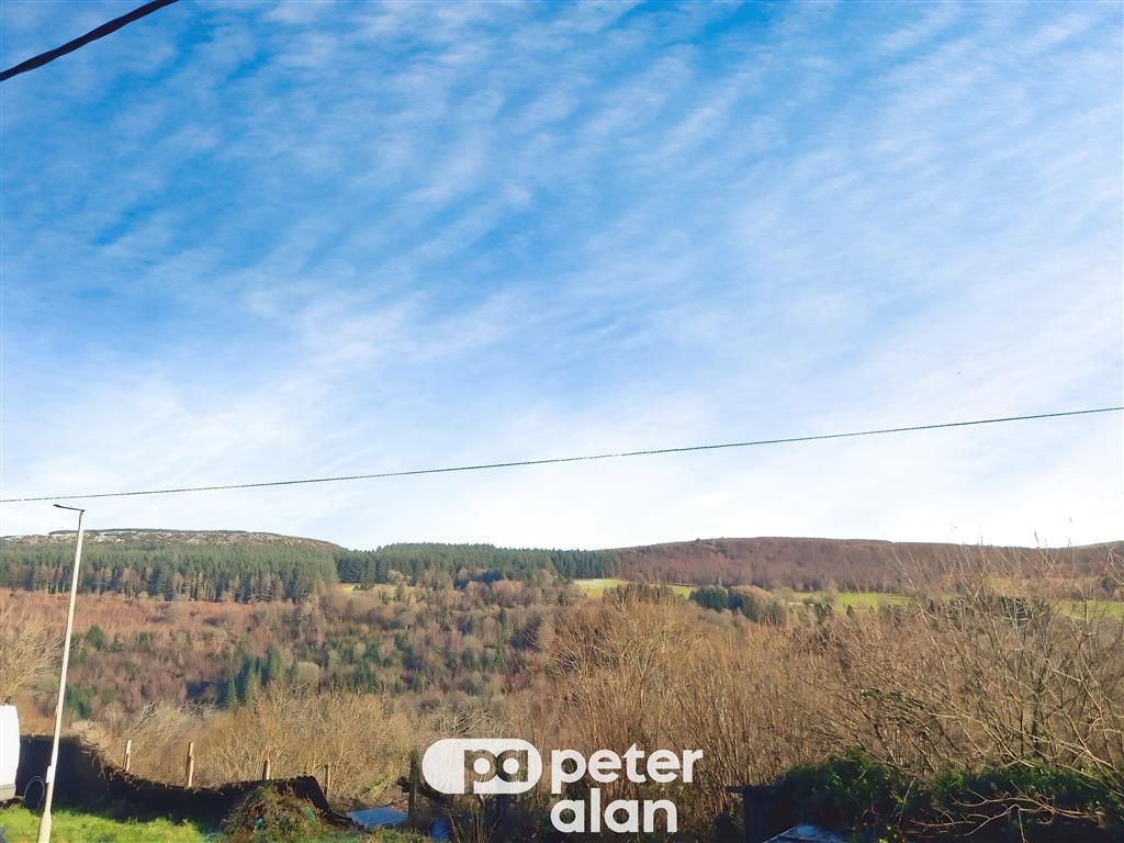 Property photo 2 of 6 Bedroom