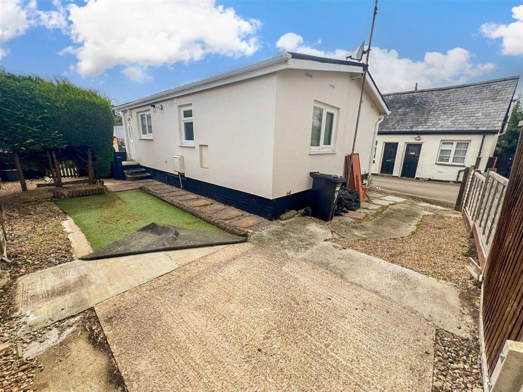 Property photo 3 of 8 Garden