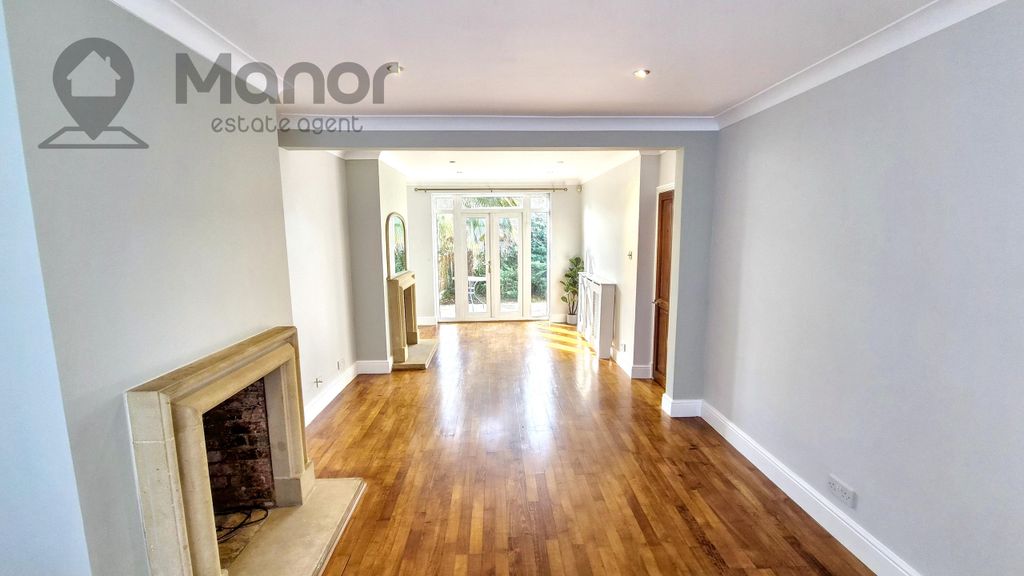 Property photo 1 of 16 Lounge