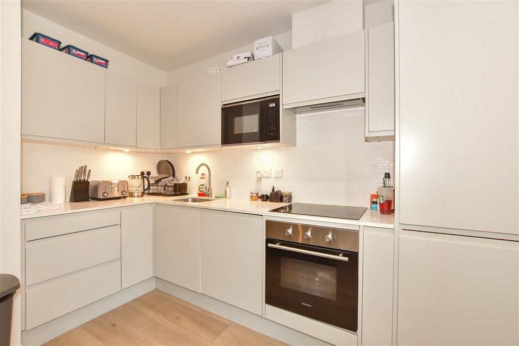 Property photo 3 of 8 Lounge/Kitchen