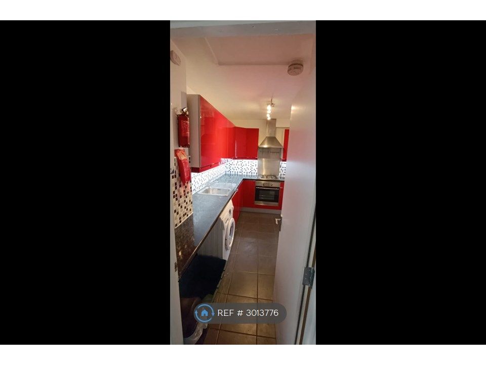 Property photo 2 of 13 Modern Fully Fitted Kitchen