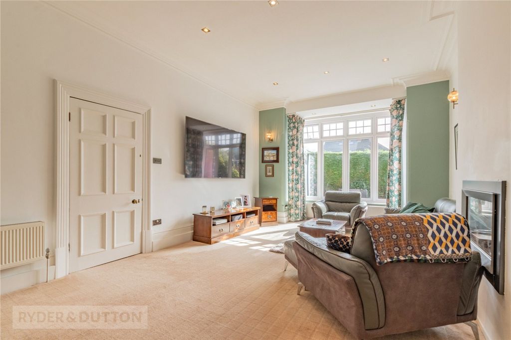 Property photo 2 of 27 Lounge