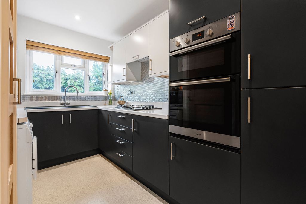 Property photo 2 of 21 Kitchen