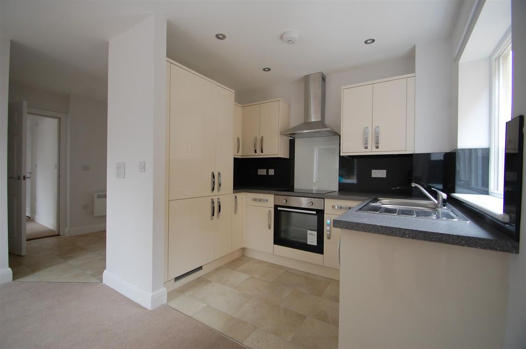 Property photo 2 of 7 Kitchen