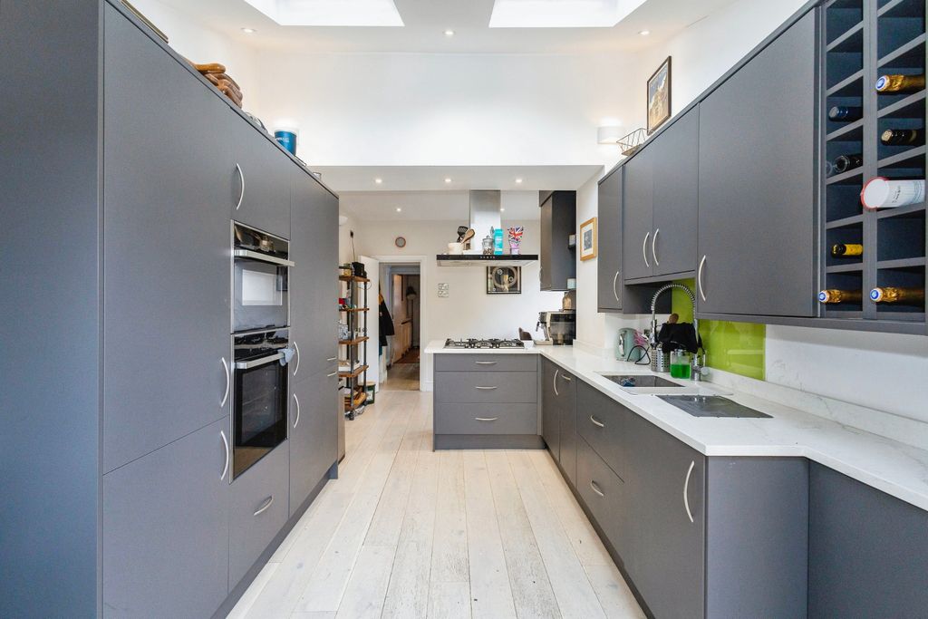 Property photo 3 of 15 Kitchen