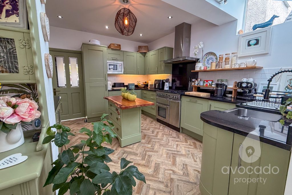 Property photo 3 of 17 5603636