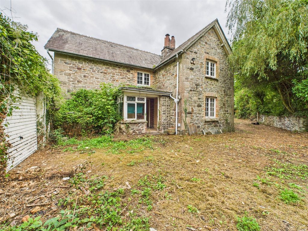 Property photo 2 of 17 Front
