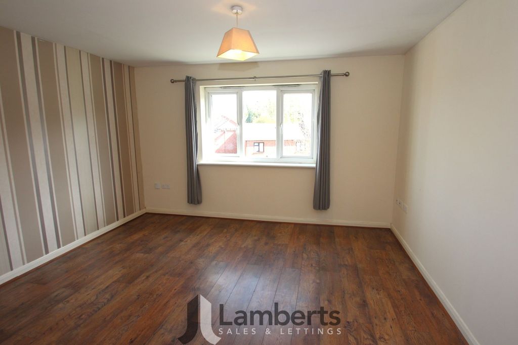 Property photo 3 of 12 Lounge