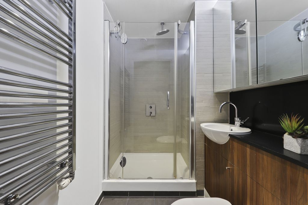 Property photo 2 of 25