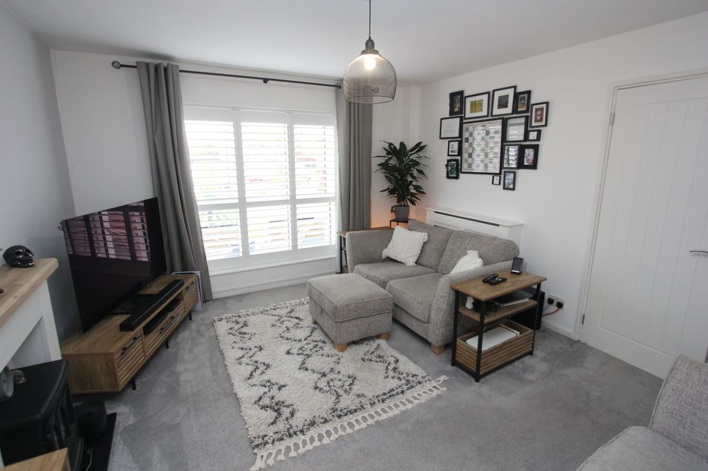 Property photo 2 of 41