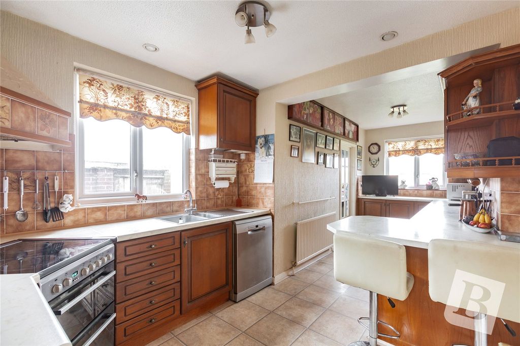 Property photo 2 of 21 Kitchen