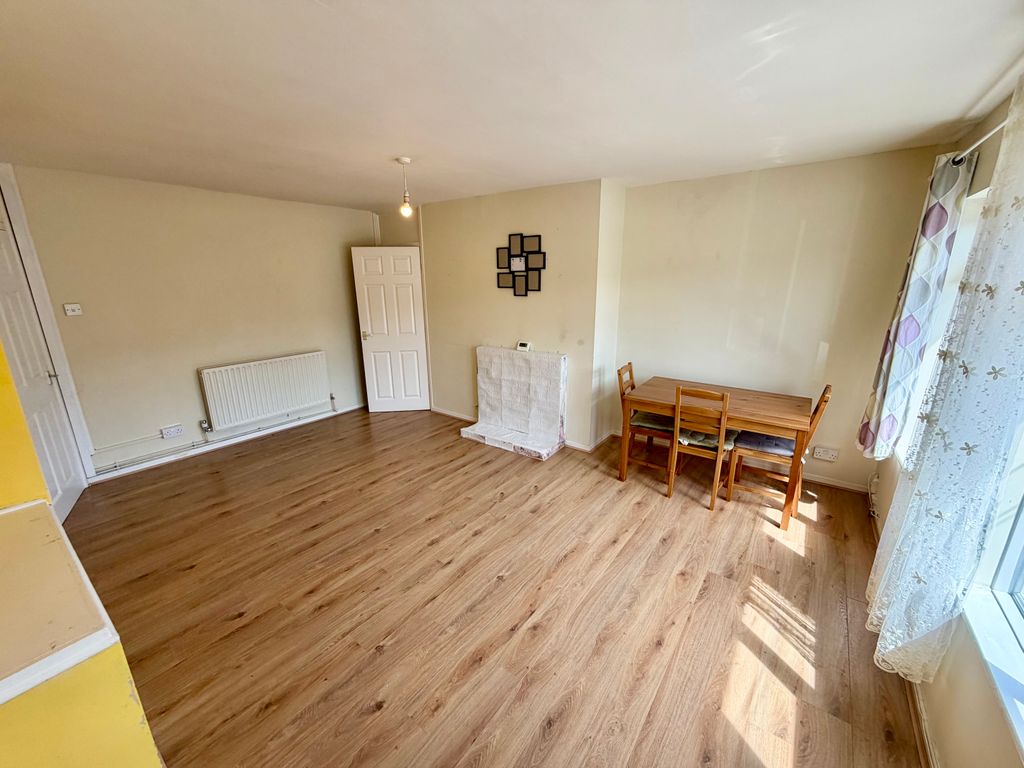 Property photo 2 of 12 Image