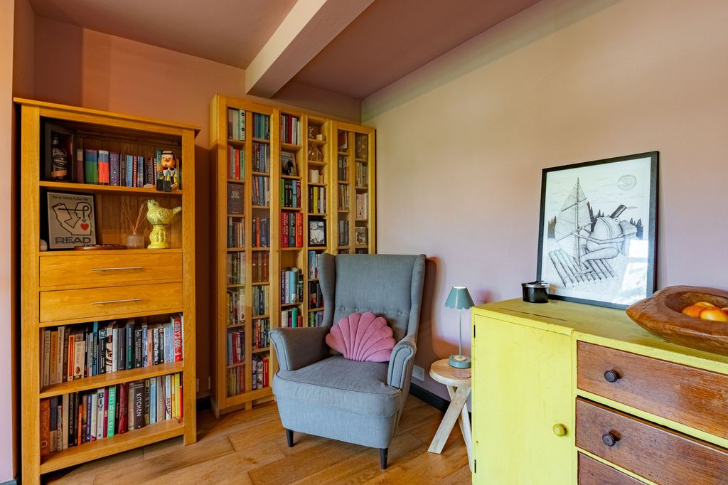 Property photo 1 of 33