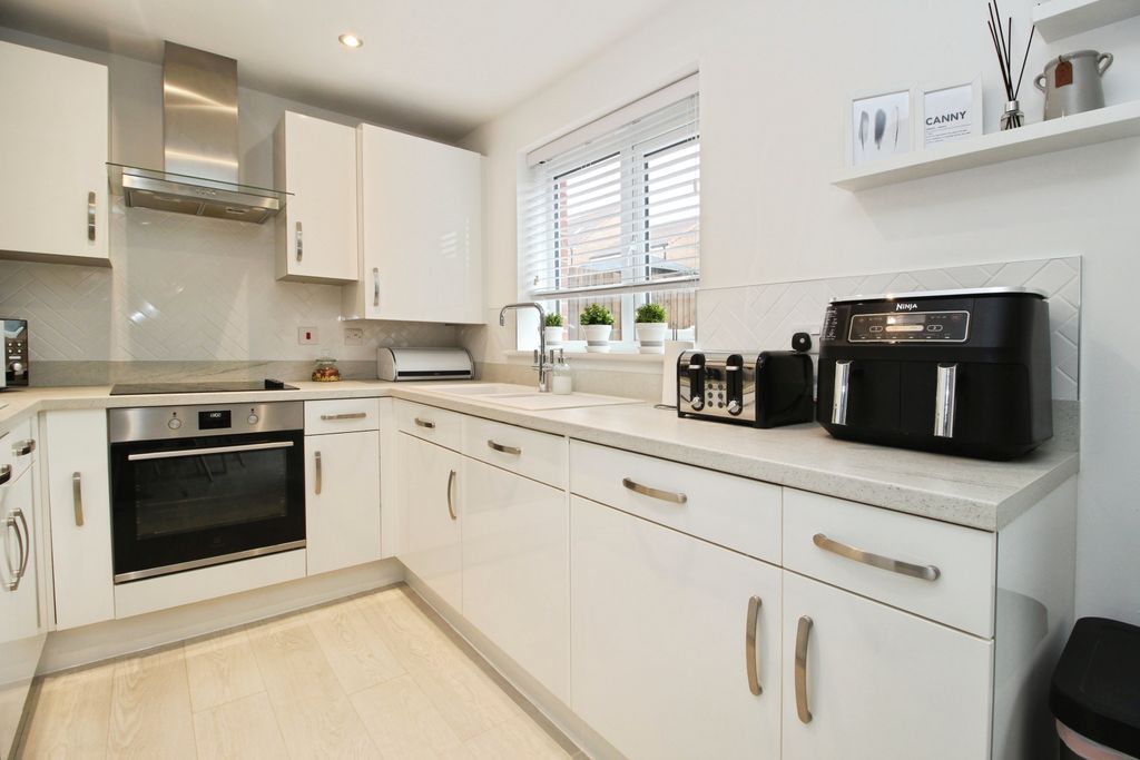Property photo 3 of 13 Kitchen/Dining Room