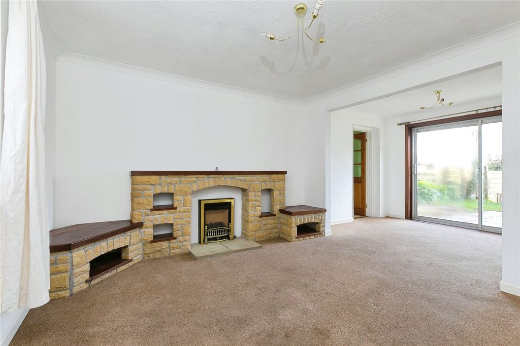 Property photo 2 of 17 Lounge