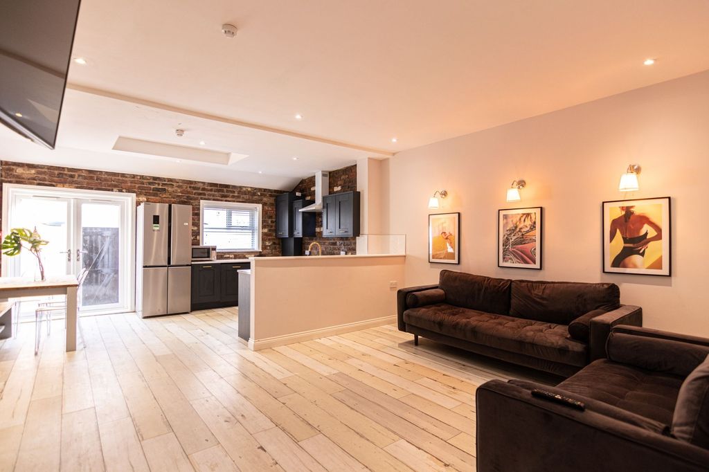 Property photo 1 of 11 Bright, Modern Open-Plan Living Area With Exposed ...