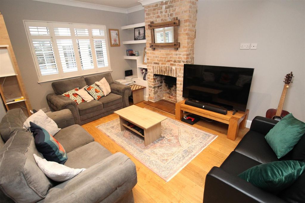 Property photo 3 of 20 Lounge Reverse.Jpg