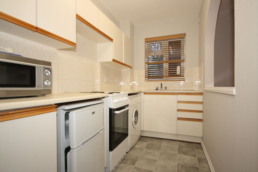 Property photo 3 of 5 Kitchen