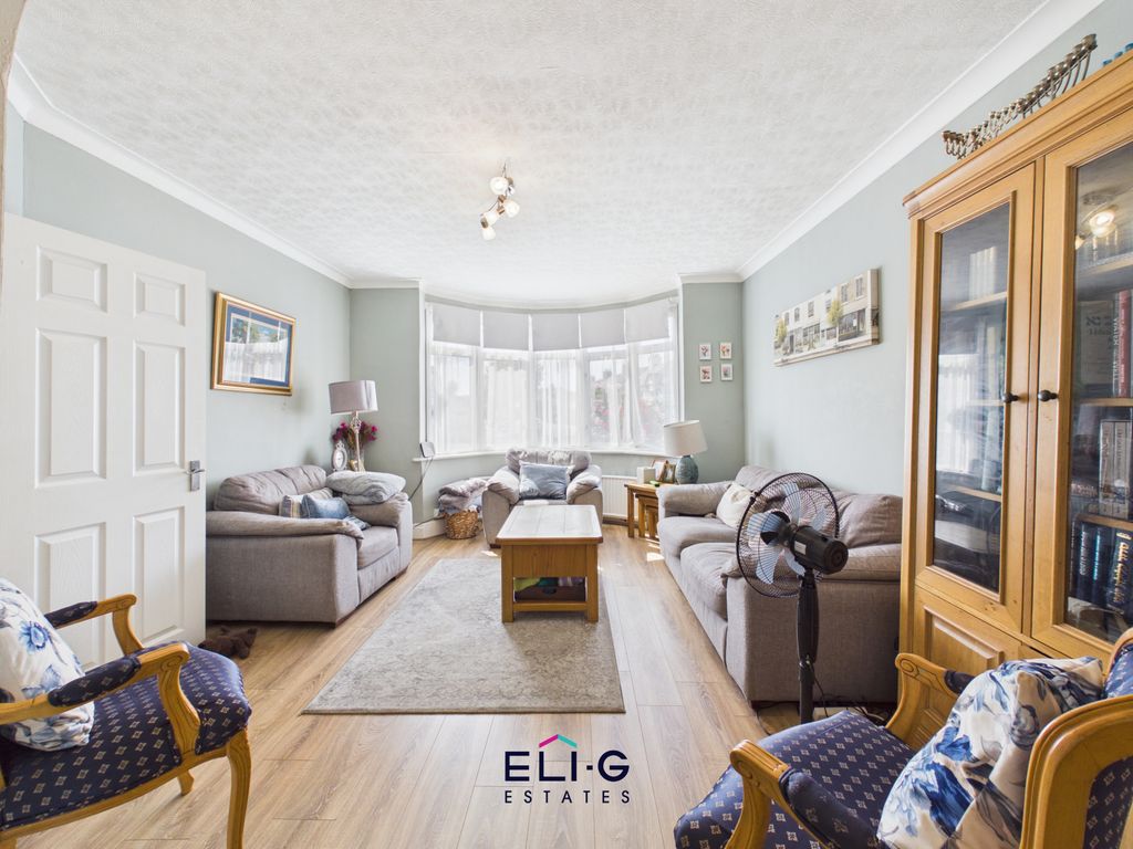 Property photo 3 of 18 Gallery