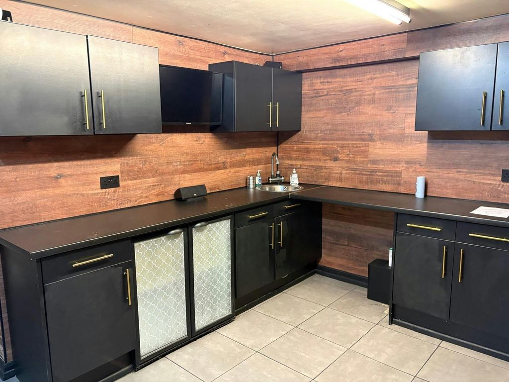 Property photo 3 of 7 Ada88072-99A6-4c3F-B3Bd-63Abc00F498B.Jpg