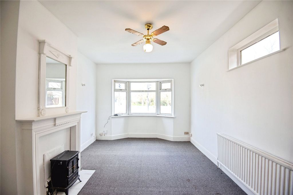 Property photo 2 of 10 Living Room