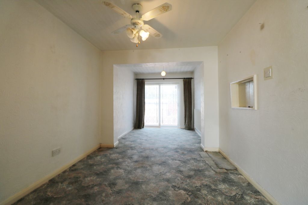 Property photo 3 of 11 Dining