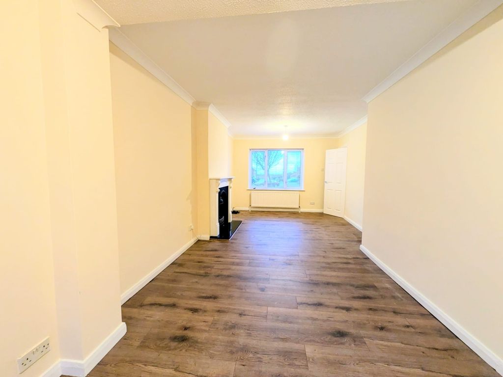 Property photo 3 of 11 880d9Fcd-69c7-4A37-A2B3-c9712Cba5944