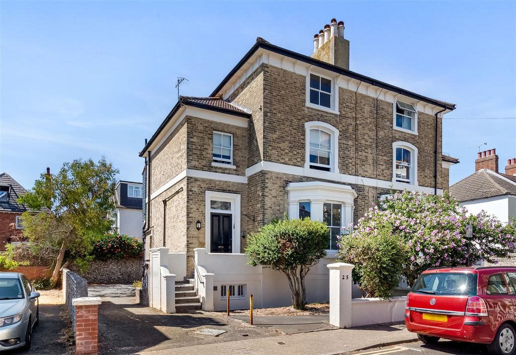 Property photo 1 of 9 4, 24 Grafton Road-009.Jpg