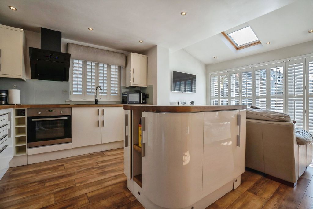 Property photo 1 of 31