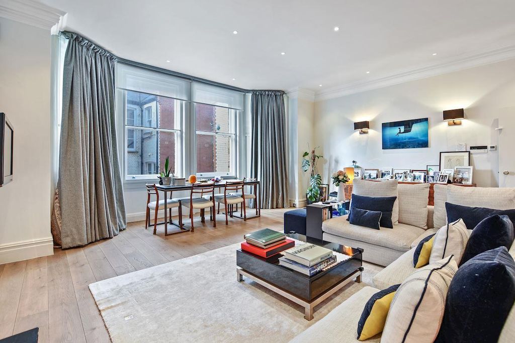 Property photo 2 of 8 Flat 3, 55 Cadogan Gardens (1).Jpg