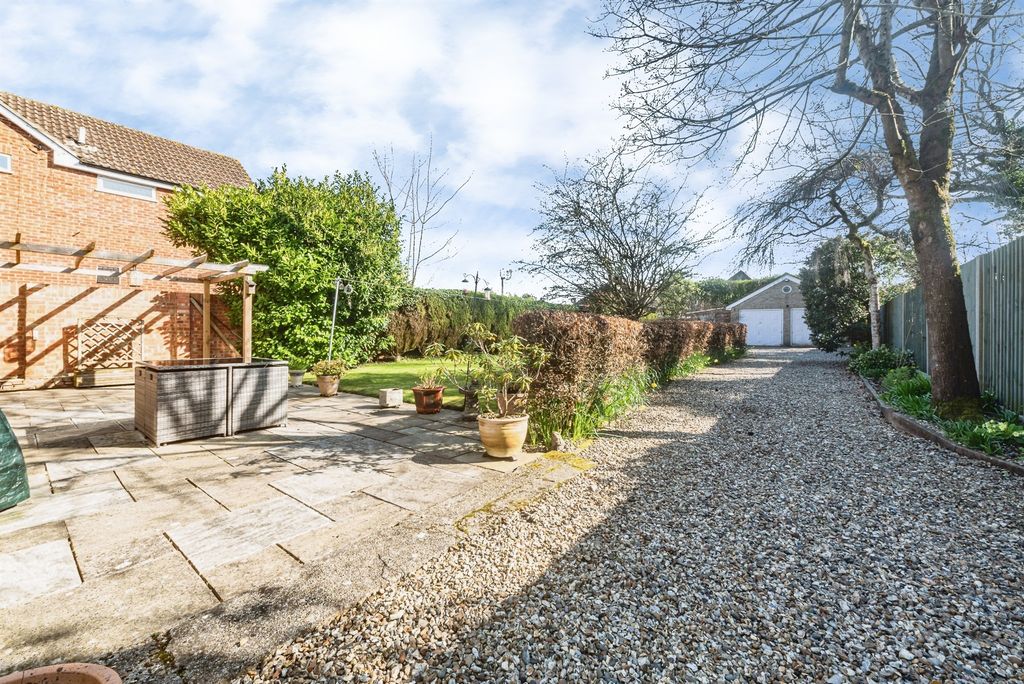 Property photo 2 of 20