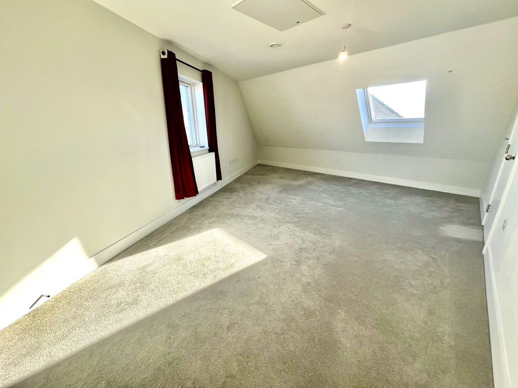 Property photo 2 of 17 Master Bedroom