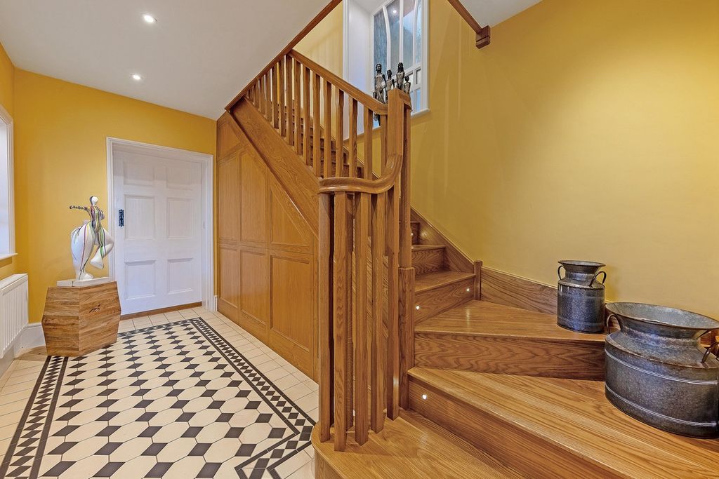 Property photo 2 of 36