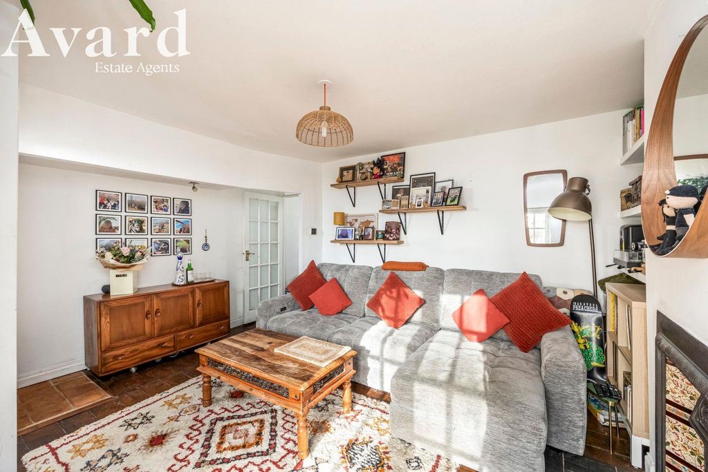 Property photo 3 of 17 11.Jpeg