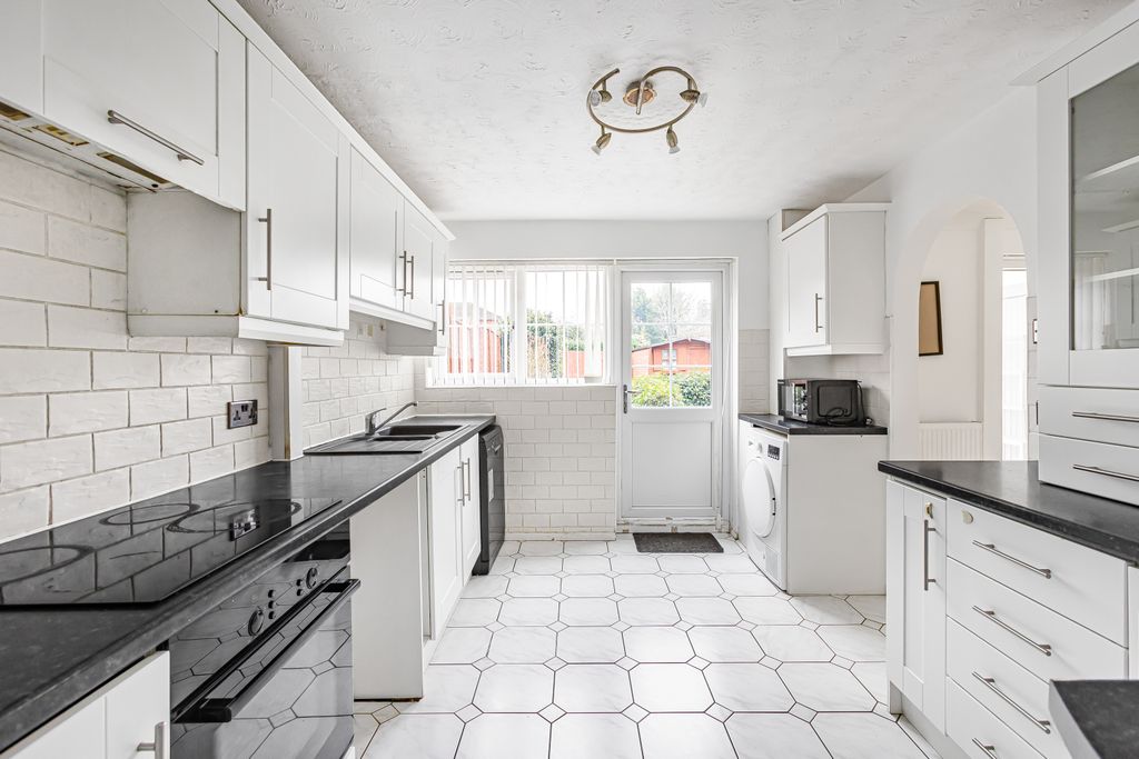 Property photo 2 of 15 571007