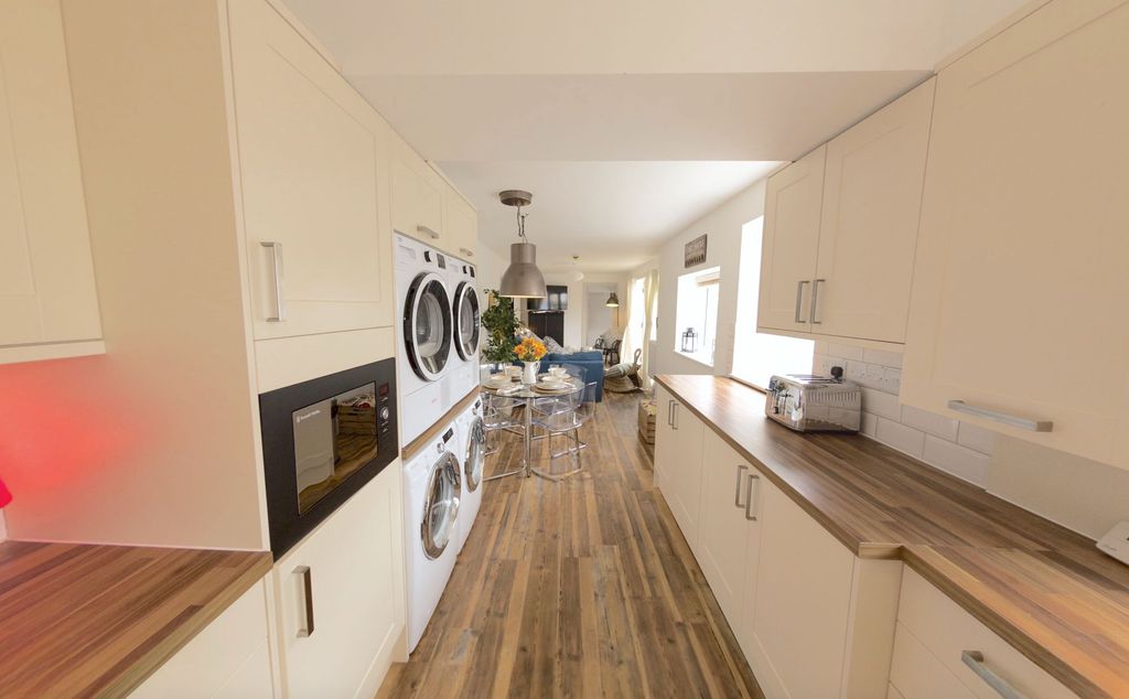 Property photo 2 of 9