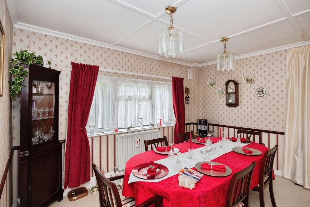 Property photo 3 of 17 Photo