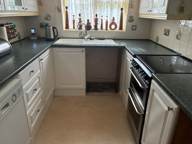 Property photo 2 of 10 Kitchen