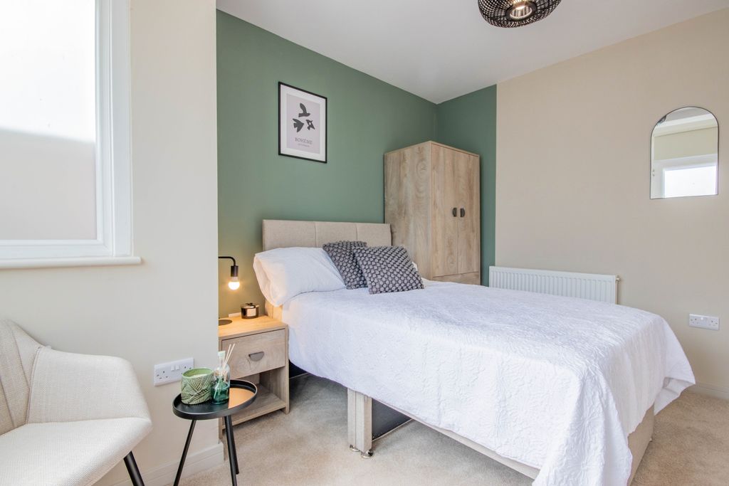 Property photo 2 of 12 E-2