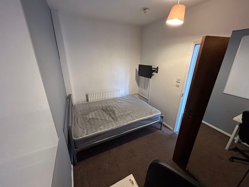 Property photo 3 of 9 Photo 7