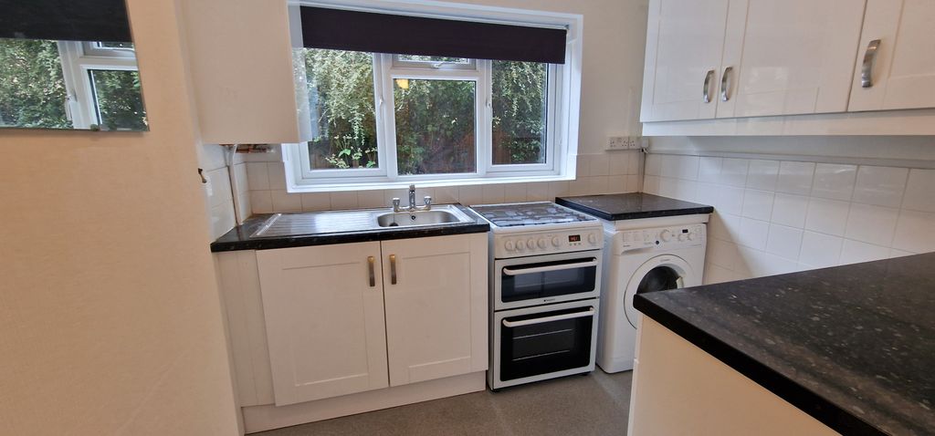 Property photo 3 of 11 Kichen