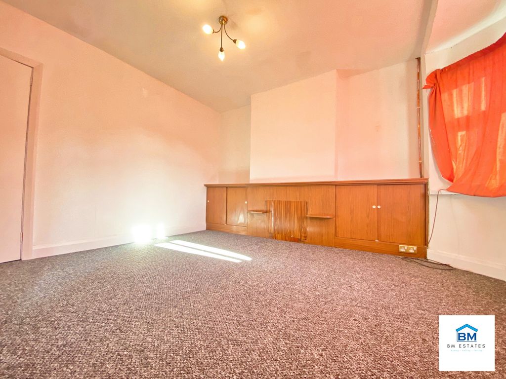 Property photo 2 of 9 Photo 4