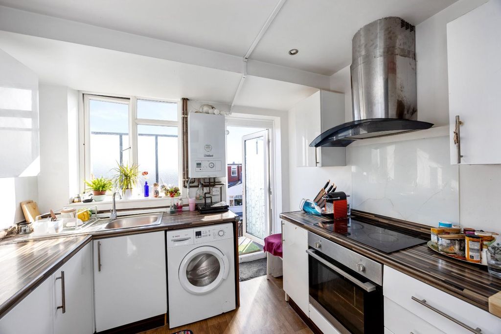 Property photo 3 of 18 Sheridan Mansions_Flat 5_Sheridan Terrace-006.Jpg