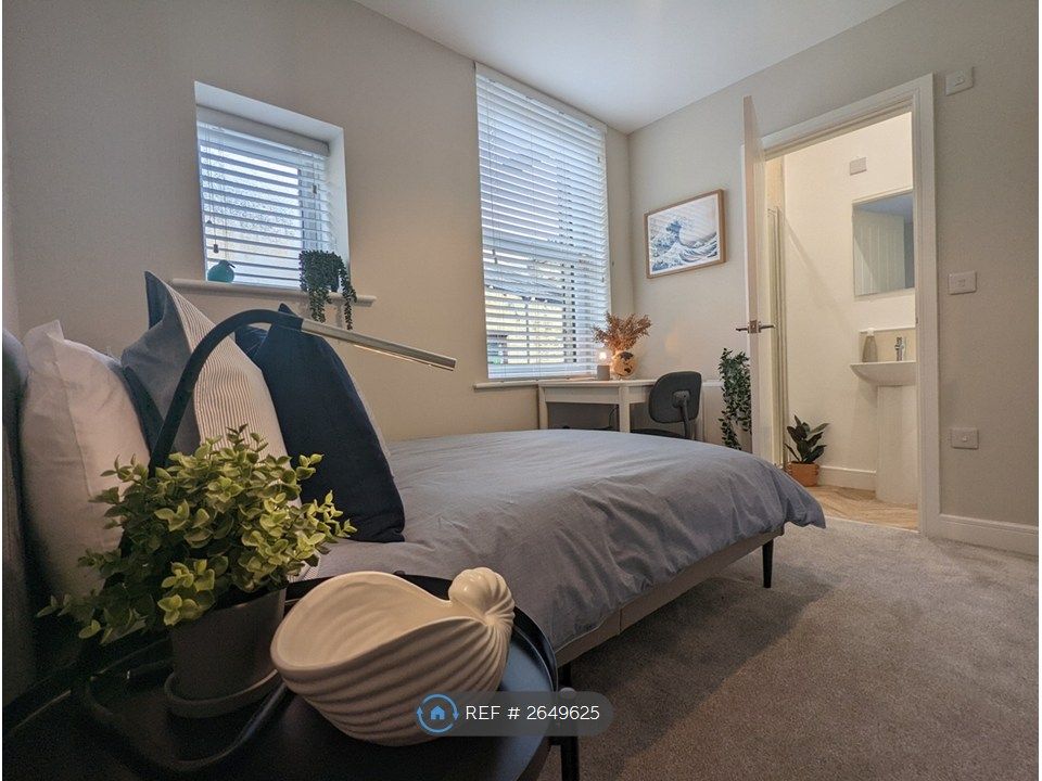 Property photo 2 of 12 Room 1 £650 Pcm (Single Occupancy)